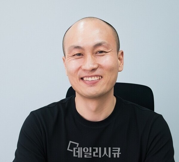 [윤두식 대표 칼럼] AI가 코드를 짜고, 침입을 결정하고, 협상까지 한다-프론티어 모델 시대의 공격과 방어
